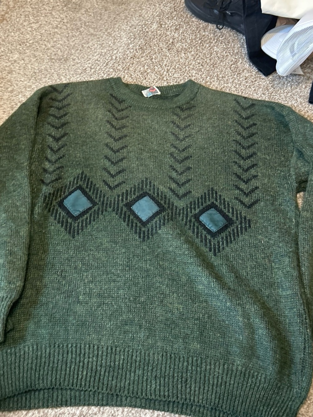 90’s Men's Green Patterned Crewneck Sweater